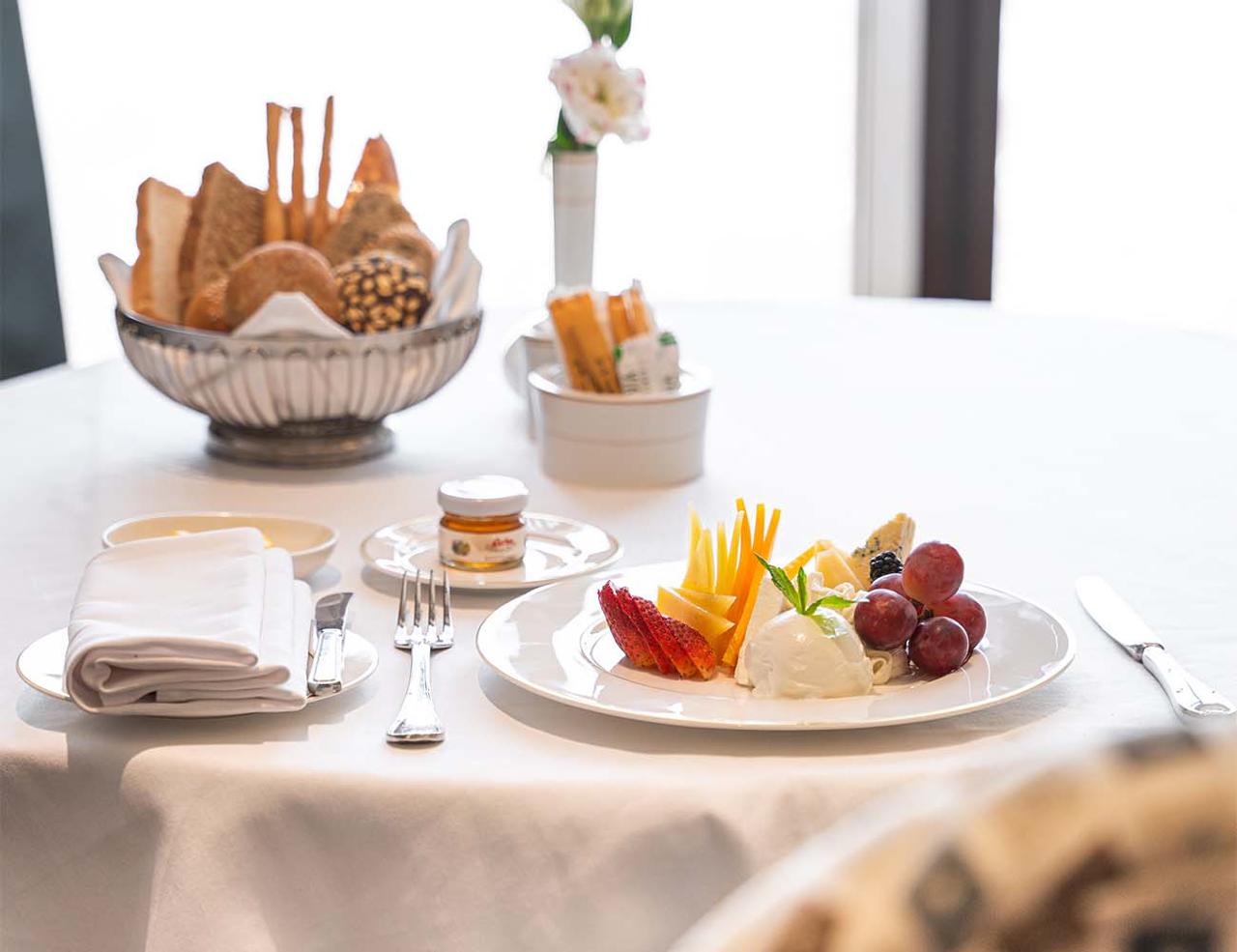 طبق الأجبان المشكلة