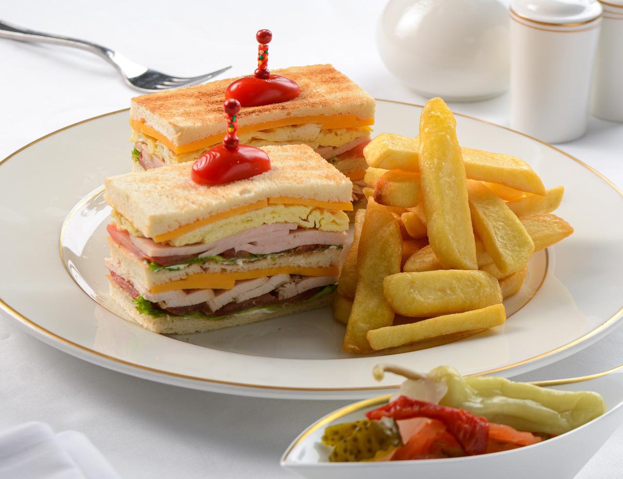 كلوب ساندويتش المميز