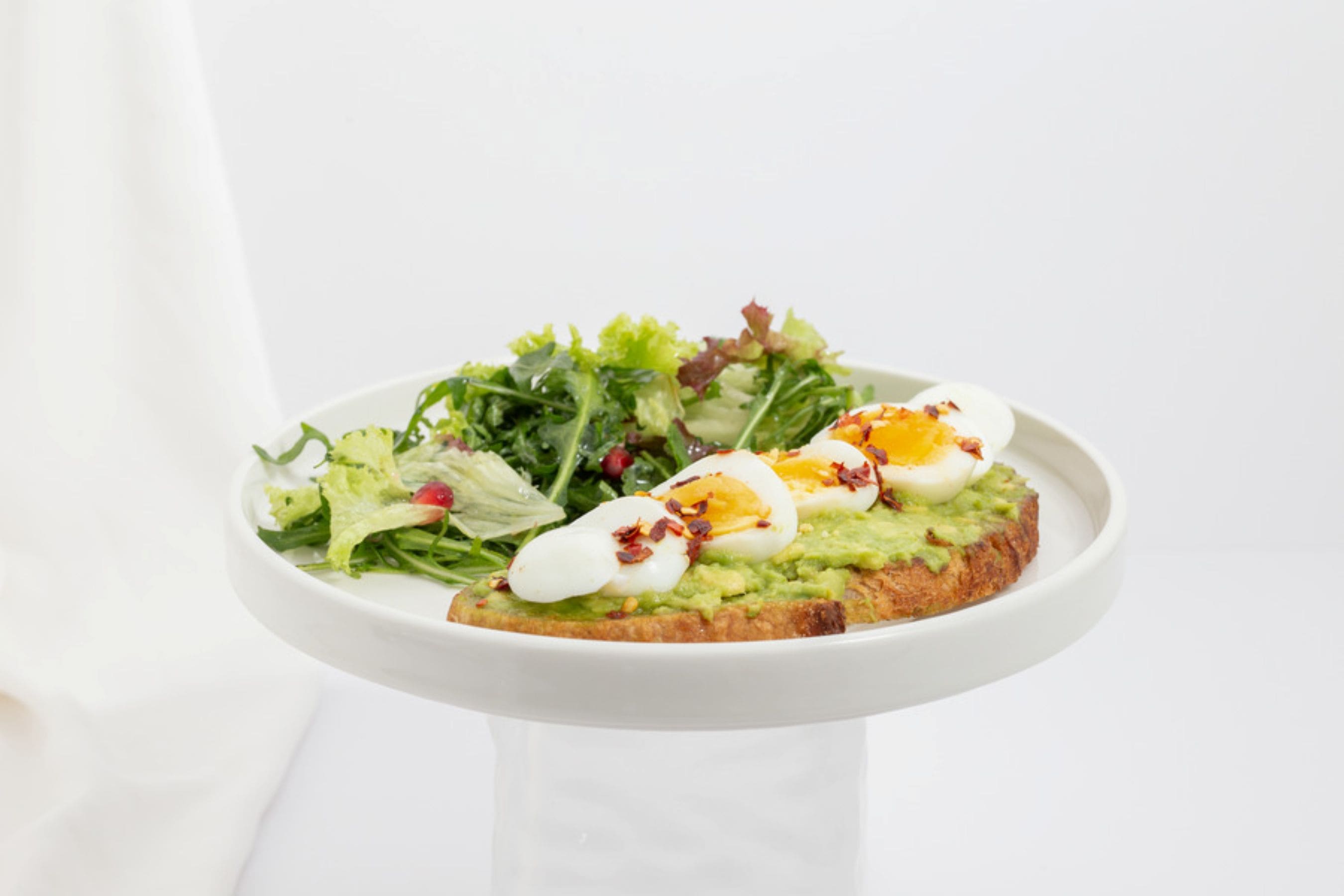 بيض مع الأفوكادو