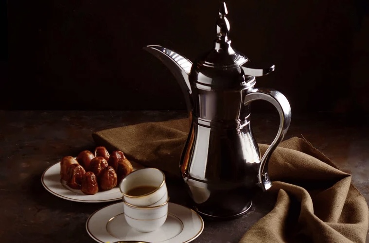 محلى قهوة سعودية مع التمر